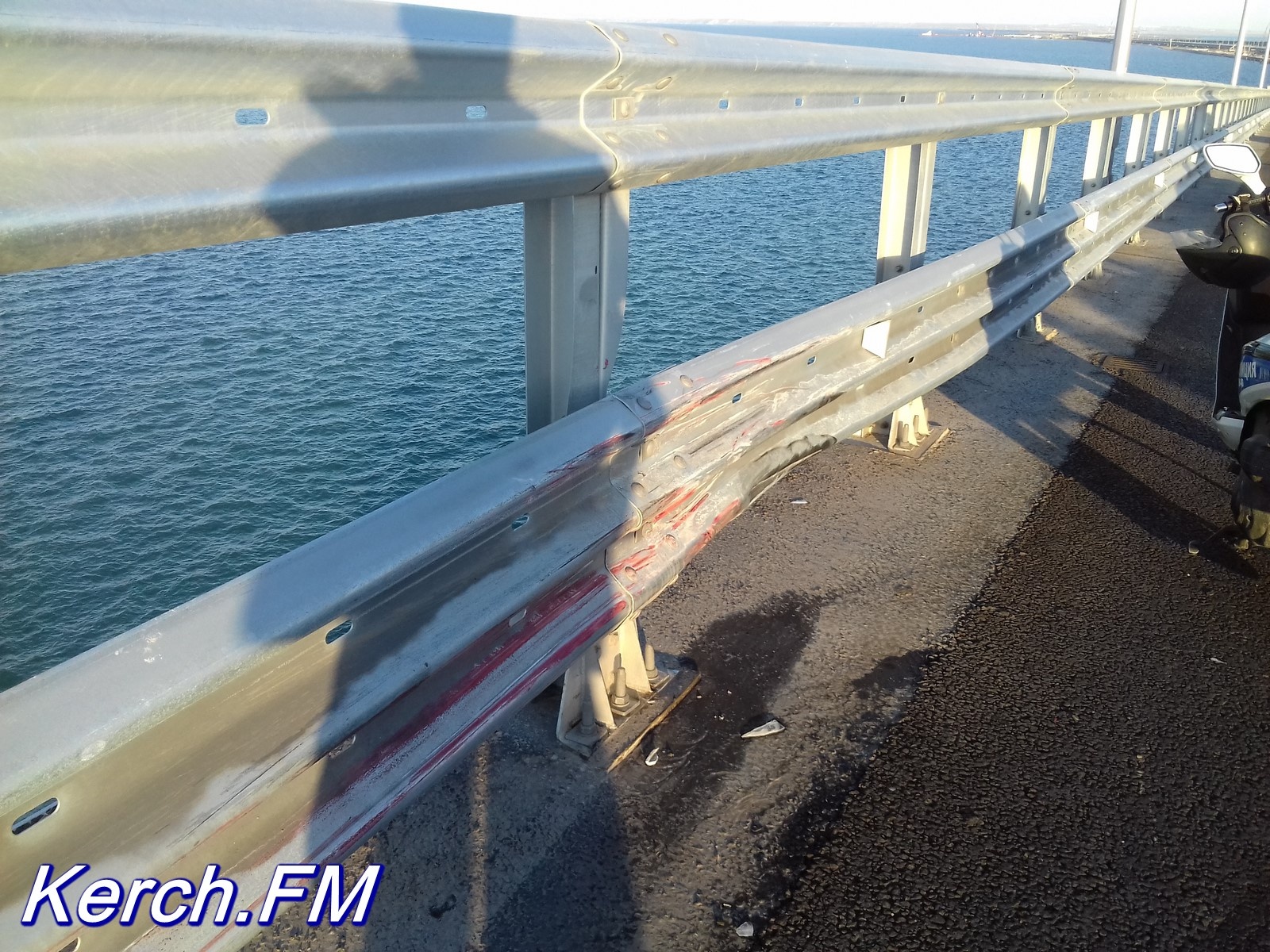 Происшествие крымский мост новости. Авария на Керченском мосту вчера. Крымский мост аварии на мосту.