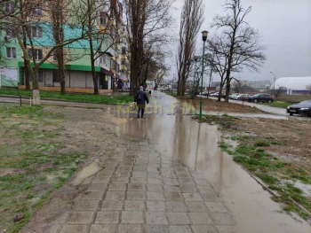 Жители Керчи продолжают ходить по грязи на ул.Ворошилова
