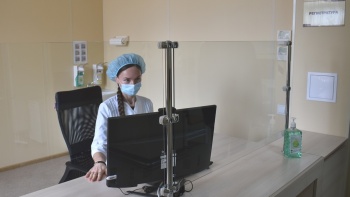 В больницы Крыма вернули масочный режим и социальную дистанцию