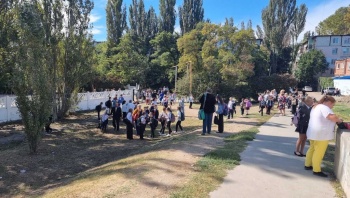 Школы и больницы Керчи эвакуируют из-за сообщений о минировании