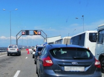 Пробка на Крымский мост достигла 5 километров