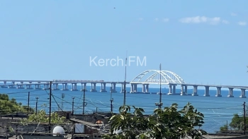 В Крыму жителей призвали не пользовался телефонами для съемки видео на мосту