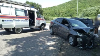 Пять человек пострадали в столкновении трех автомобилей на востоке Крыма