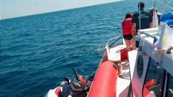 В Крыму в море с неисправного гидроцикла спасли двух человек