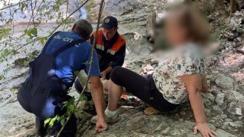 В Большом каньоне Крыма спасли пострадавшую женщину
