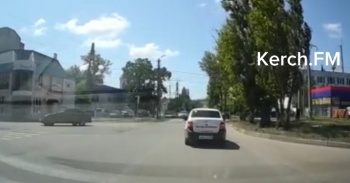 За дрифт на дороге в Керчи водитель "Mercedes" может лишиться прав на год