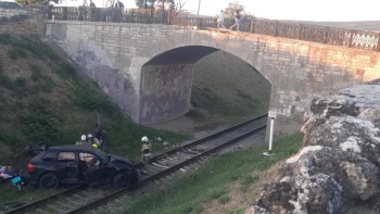 День города в Феодосии завершился падением  Porsche Cayenne с моста