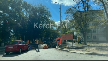 В Керчи перекрыли участок дороги по ул. Пошивальникова