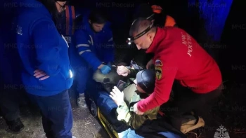 В лесах Крыма спасли мужчину с травмой ноги и двоих заблудившихся грибников