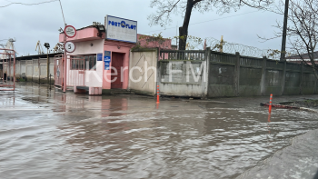 На ул. Кирова затопило участок дороги