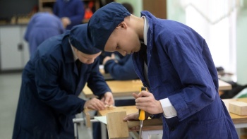 В школах Крыма с 1 сентября следующего года введут обязательные уроки труда